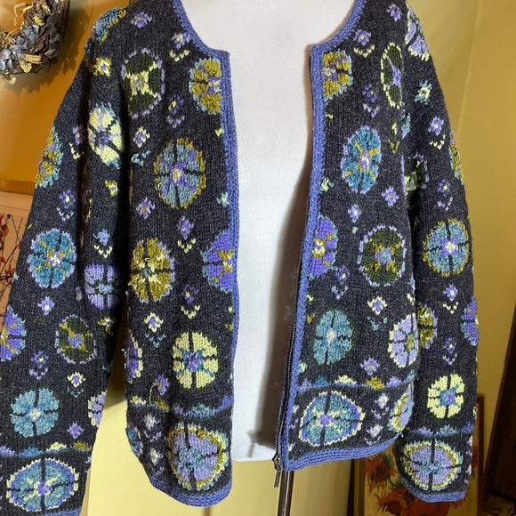 A GIANNETTI Size Large Zip Front Sweater Flowers Hand-Knit Shetland Wool Cozy - Picture 4 of 16
